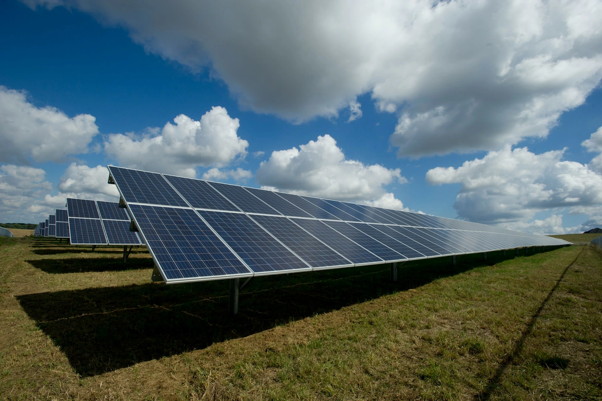 Norska uppstartsföretaget Glint Solar samlar in 8 miljoner dollar för att påskynda solenergiadoptionen i Europa